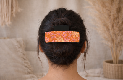 Retro Beige Flower Claw Clip - Medium
