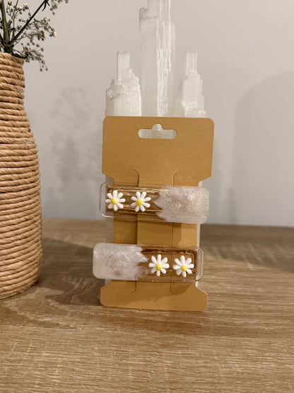 Daisy Pearlescent Hair Clip
