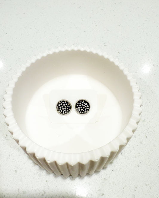 Handmade Stud Earrings -Black Daisy